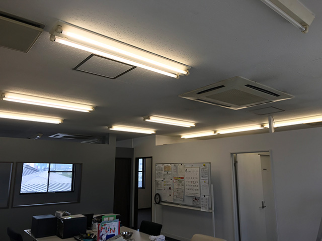 事務所天井照明施工前